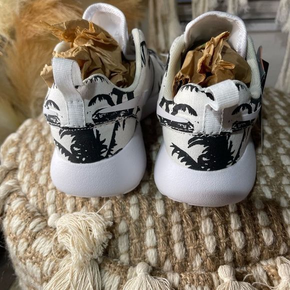 Nike Palm Tree Roshe Sneakers Shoes - Picture 4 of 7